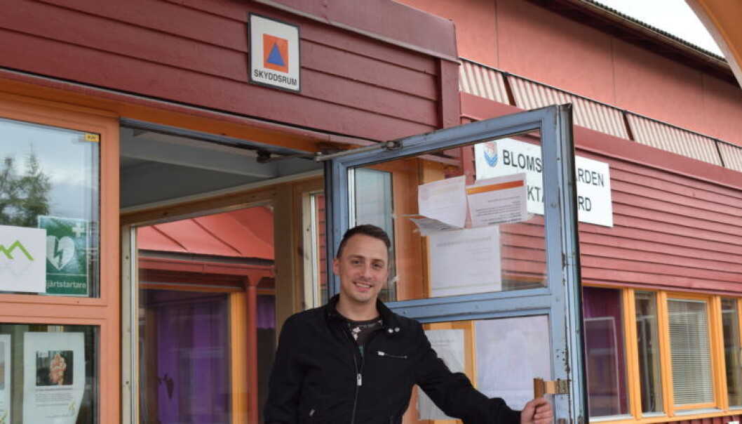Sjuksköterskan Daniel Niemi har trivts så bra här i sommar att han bestämt sig för att stanna kvar. Sjuksköterskan Daniel Niemi har trivts så bra här i sommar att han bestämt sig för att stanna kvar.