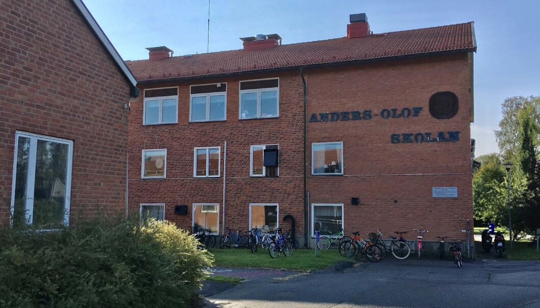 Anders Olof-skolan i Hammarstrand är en av skolorna som har haft problem med skadegörelse och brandtillbud. Ragunda kommun vill därför undersöka möjligheten till kameraövervakning av skolgården. Anders Olof-skolan i Hammarstrand är en av skolorna som har haft problem med skadegörelse och brandtillbud. Ragunda kommun vill därför undersöka möjligheten till kameraövervakning av skolgården.