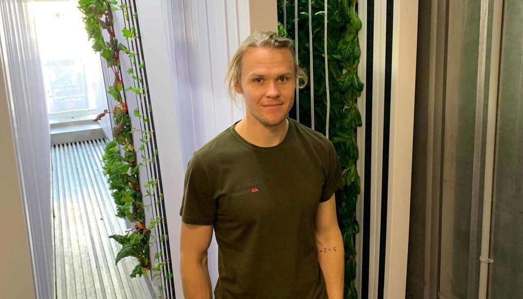 Martin Liljekvist, på ICA Åre, sköter om det nya odlingssystemet i container. Nu blir det färska grönsaker året om som kommer att säljas lokalt i Åre. Martin Liljekvist, på ICA Åre, sköter om det nya odlingssystemet i container. Nu blir det färska grönsaker året om som kommer att säljas lokalt i Åre.