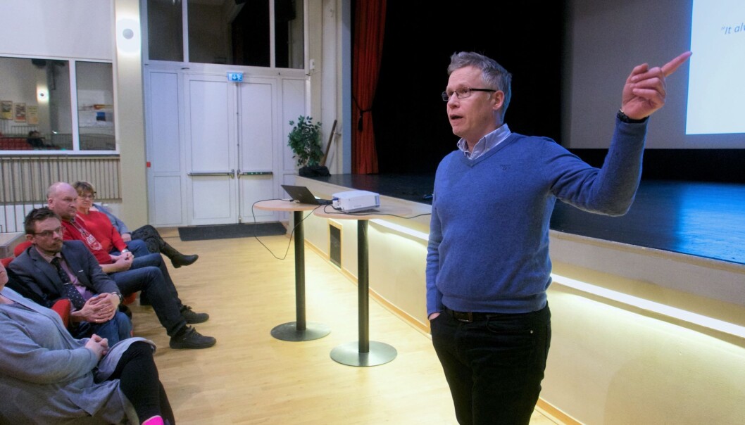 Kommunalrådet Jörgen Persson (S) beskriver Bräckes ekonomiska läge som akut. Nästa år saknas 36 miljoner kronor. “Nu måste vi dra i handbromsen”, säger han. Kommunalrådet Jörgen Persson (S) beskriver Bräckes ekonomiska läge som akut. Nästa år saknas 36 miljoner kronor. “Nu måste vi dra i handbromsen”, säger han.