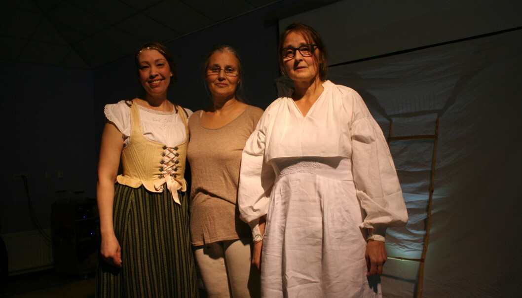 Föreställningens aktörer f.v. Annastina Danielsson, Linnea Larsson-Holm och Margareta Danhard. Föreställningens aktörer f.v. Annastina Danielsson, Linnea Larsson-Holm och Margareta Danhard.
