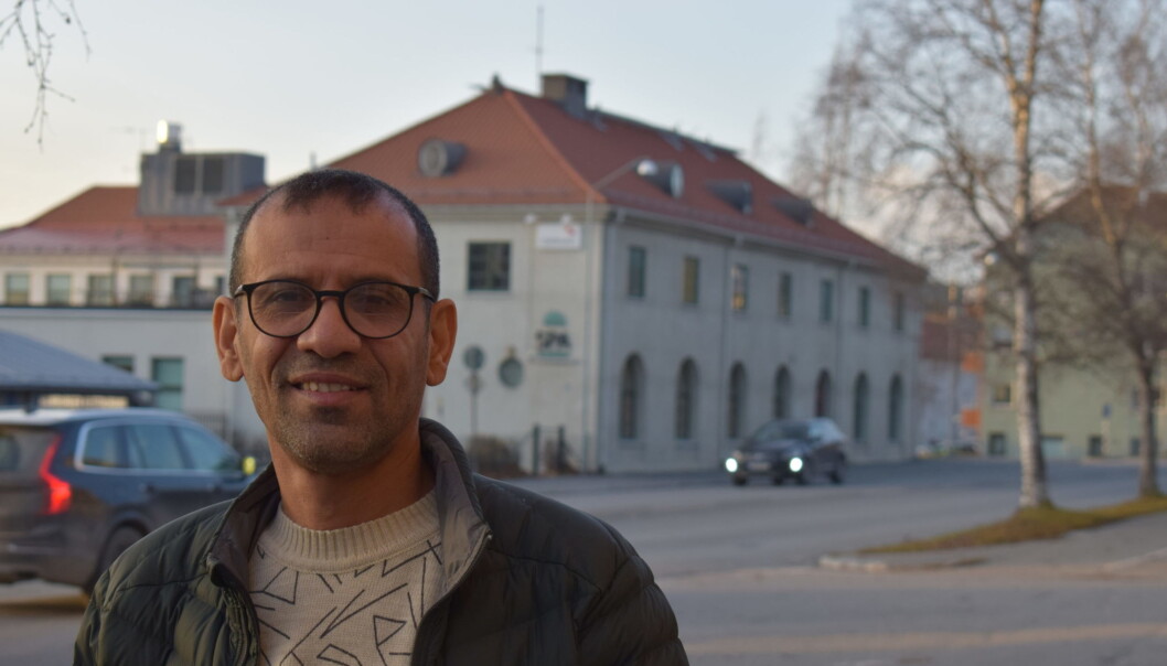 Ahmed Hussein från Jemen är en av de SFI-elever som bytt från Krokom till Östersund, då han inte var nöjd med undervisningen. I sitt hemland var han polischef och parlamentsledamot. Ahmed Hussein från Jemen är en av de SFI-elever som bytt från Krokom till Östersund, då han inte var nöjd med undervisningen. I sitt hemland var han polischef och parlamentsledamot.