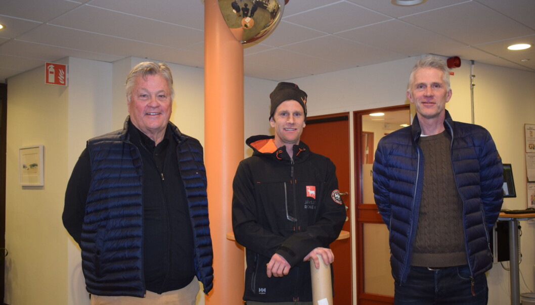 I entrén till Krokoms kommunhus efter mötet står från vänster Dan Olofsson, Pär Nilsson samt Bert-Ola Bångman. I entrén till Krokoms kommunhus efter mötet står från vänster Dan Olofsson, Pär Nilsson samt Bert-Ola Bångman.