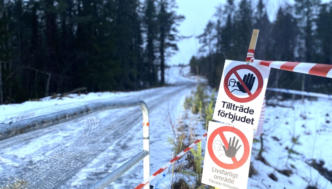 En explosionsolycka orsakade en persons död och en annan skadades allvarligt när de hanterade en sprängkista vid Lugnvik. Därför har arbete inletts med att identifiera stenkistor på andra håll i länet. En explosionsolycka orsakade en persons död och en annan skadades allvarligt när de hanterade en sprängkista vid Lugnvik. Därför har arbete inletts med att identifiera stenkistor på andra håll i länet.