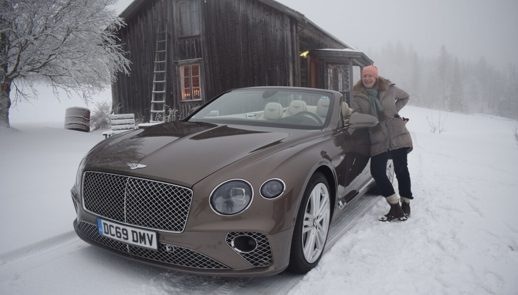 JT:s journalist vid den nya Bentleyn. JT:s journalist vid den nya Bentleyn.