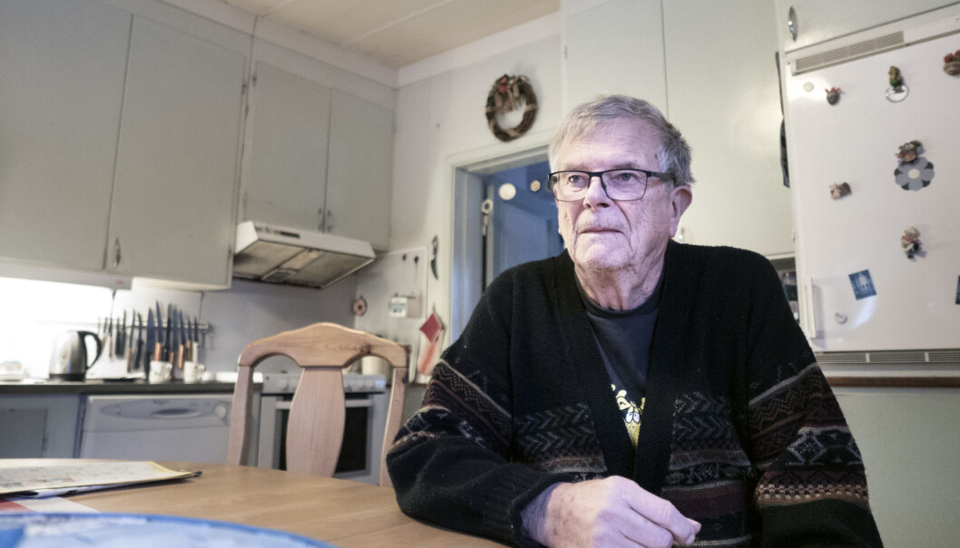Parkinsonsjuke Sven-Erik Falkenström har väntat i snart tre veckor på att få ut medicin. Han har inte heller fått träffa neurologen under hela 2020, trots att han ska bli kallad två gånger per år. “Det är en väldigt viktig kontroll”, säger han. Parkinsonsjuke Sven-Erik Falkenström har väntat i snart tre veckor på att få ut medicin. Han har inte heller fått träffa neurologen under hela 2020, trots att han ska bli kallad två gånger per år. “Det är en väldigt viktig kontroll”, säger han.