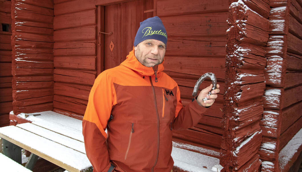 - Min farbror Olle och hans fru Britt-Marie bor kvar här. Det var 2016 som vi köpte gården exakt 400 år efter att Pehr Olsson byggde upp den. Jag gillar att bevara historien och samtidigt utveckla för framtiden, säger Rickard. - Min farbror Olle och hans fru Britt-Marie bor kvar här. Det var 2016 som vi köpte gården exakt 400 år efter att Pehr Olsson byggde upp den. Jag gillar att bevara historien och samtidigt utveckla för framtiden, säger Rickard.
