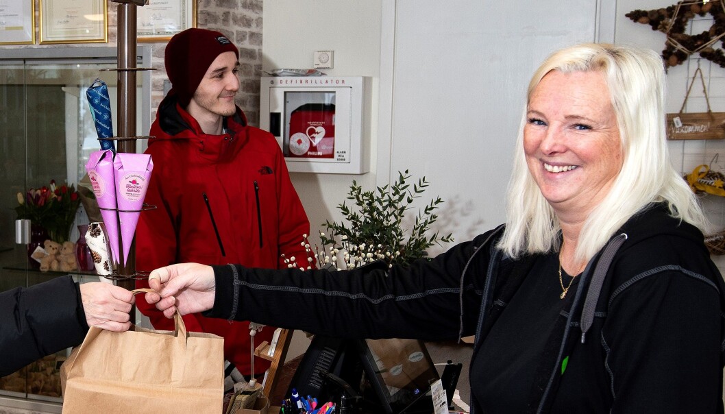 - Jag handlar choklad till mina systrar, säger Inger Olofsson från Sveg och fortsätter. Man ska komma ihåg sina systrar en sån dag. De betyder mycket för mig. - Jag handlar choklad till mina systrar, säger Inger Olofsson från Sveg och fortsätter. Man ska komma ihåg sina systrar en sån dag. De betyder mycket för mig.
