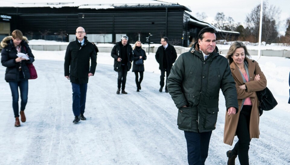Synsam Group lägger sin produktion av glasögon i Östersund. Det beskedet gavs under en presskonferens i förra veckan, då Synsams vd Håkan Lundstedt var på besök – här tillsammans med Susanna Löfgren, länsråd och vikarierande landshövding.