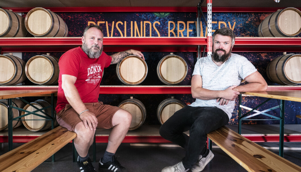 Grundarna av Revsunds Brewery, Tommy Jonasson och Henrik Spansk, satsar hårt och kommer nu att bygga nytt på hemmaplan i Revsund. Grundarna av Revsunds Brewery, Tommy Jonasson och Henrik Spansk, satsar hårt och kommer nu att bygga nytt på hemmaplan i Revsund.