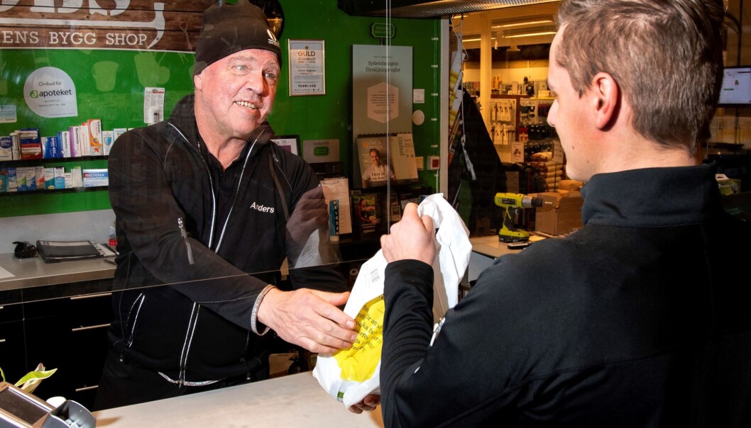 - Här har utlämningen av Systembolagets sortiment ökat rejält det senaste året, bekräftar Anders Olsson som driver Ovikens Bygg Shop. - Här har utlämningen av Systembolagets sortiment ökat rejält det senaste året, bekräftar Anders Olsson som driver Ovikens Bygg Shop.