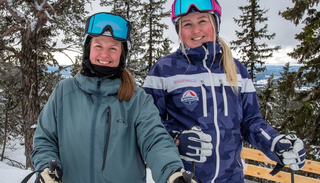 Sedan mitten av december befinner sig Anna Andersson och Liselotte Gruving i Vemdalen där de kombinerar universitetsstudier med skidåkning på alla ledder.
- Vemdalen är fantastiskt det är mitt andra hem, när jag inte är här tänker jag på Vemdalen varje dag, berättar Liselotte Gruving från Avesta. Sedan mitten av december befinner sig Anna Andersson och Liselotte Gruving i Vemdalen där de kombinerar universitetsstudier med skidåkning på alla ledder.
- Vemdalen är fantastiskt det är mitt andra hem, när jag inte är här tänker jag på Vemdalen varje dag, berättar Liselotte Gruving från Avesta.