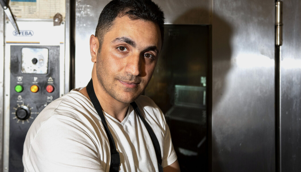– Chock, stress och ilska. Det är väldigt jobbigt nu, säger Waseem Khamu som drivit bageriet i snart fem år. – Chock, stress och ilska. Det är väldigt jobbigt nu, säger Waseem Khamu som drivit bageriet i snart fem år.