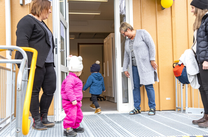 Kilian var första nya barnet in på förskolan i Myre, denna premiärmåndag. Kilian var första nya barnet in på förskolan i Myre, denna premiärmåndag.
