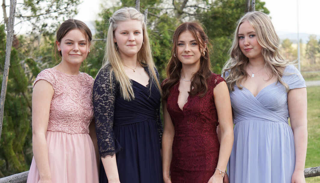 Hanna Forsberg, Emilia Norberg, Alice Röstlund och Maija Andersson trivdes under nobelmiddagen. FOTO: Privat. Hanna Forsberg, Emilia Norberg, Alice Röstlund och Maija Andersson trivdes under nobelmiddagen. FOTO: Privat.