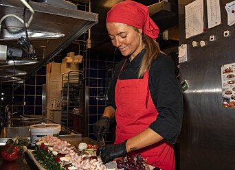 Till vardags jobbar Nathalie Spjälle i kallskänken på Ica i Svenstavik. Till vardags jobbar Nathalie Spjälle i kallskänken på Ica i Svenstavik.