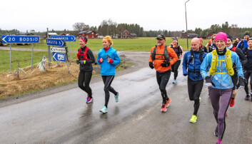 Löparna runt Locknesjön passerade Loke efter fyra kilometer. Alla pratar och skrattar, det känns som en skön morgontur en lördag i mitten av maj. Löparna runt Locknesjön passerade Loke efter fyra kilometer. Alla pratar och skrattar, det känns som en skön morgontur en lördag i mitten av maj.