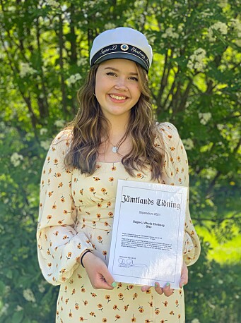 Saga-Li Ehnberg Ahola fick Jämtlands Tidnings stipendium för sin uppsats om HBTQ-representation i spelvärlden med motiveringen: “Har genom ett grundligt arbete och ett journalistiskt sätt belyst och lyft ett aktuellt ämne”. Saga-Li Ehnberg Ahola fick Jämtlands Tidnings stipendium för sin uppsats om HBTQ-representation i spelvärlden med motiveringen: “Har genom ett grundligt arbete och ett journalistiskt sätt belyst och lyft ett aktuellt ämne”.