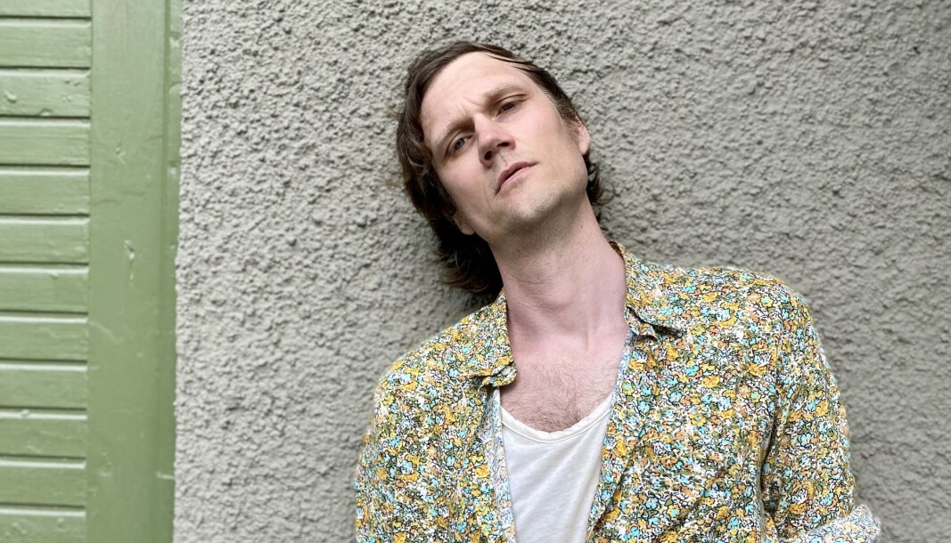 Juni Vinter, som egentligen heter Anton Olsve, kommer från Sällsjö utanför Mörsil och släppte i dagarna sitt debutalbum. Juni Vinter, som egentligen heter Anton Olsve, kommer från Sällsjö utanför Mörsil och släppte i dagarna sitt debutalbum.