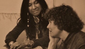 Här är Inger tillsammans med den tidigare mycket kända kanadensisk-amerikanska sångerskan Buffy Sainte-Marie, som tillhör indianstammen Cree. Här är Inger tillsammans med den tidigare mycket kända kanadensisk-amerikanska sångerskan Buffy Sainte-Marie, som tillhör indianstammen Cree.
