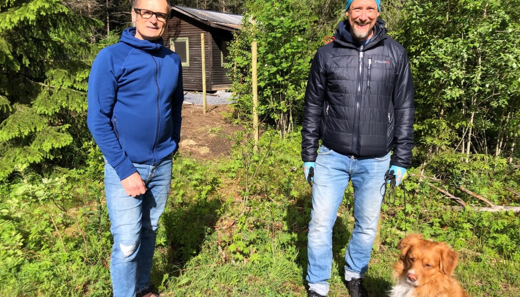 Roger Ek och Johan Arnesson är två av flera ortsbor som engagerat sig för markområdet i Ås. Nu har de anmält kommunen till Förvaltningsrätten då de anser att arrendeavtalet som ansvarig tjänsteman Tomas Nilsson ingått strider mot gällande översiktsplan för området. Roger Ek och Johan Arnesson är två av flera ortsbor som engagerat sig för markområdet i Ås. Nu har de anmält kommunen till Förvaltningsrätten då de anser att arrendeavtalet som ansvarig tjänsteman Tomas Nilsson ingått strider mot gällande översiktsplan för området.