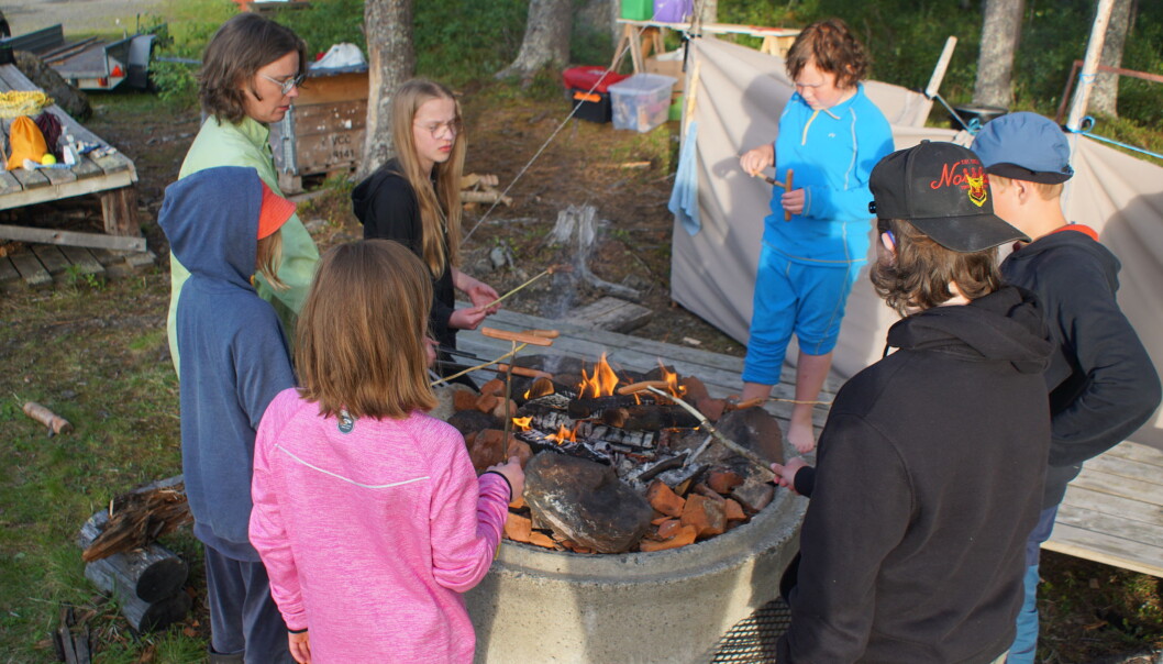 Samling vi grillplatsen. Samling vi grillplatsen.