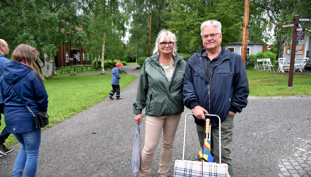 Stig Arne och Eva firar midsommar med picknick i Jamtli. Stig Arne och Eva firar midsommar med picknick i Jamtli.