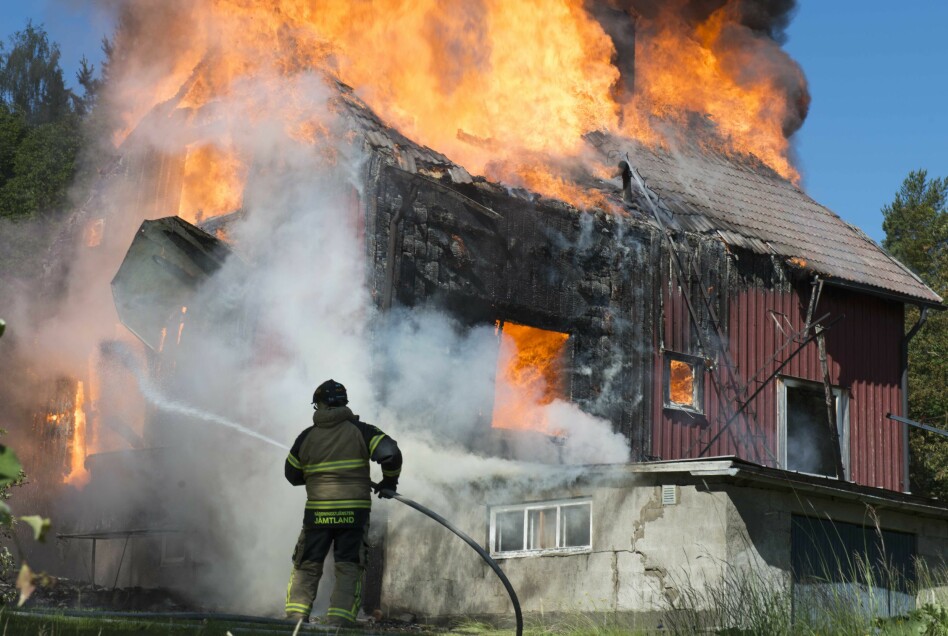 Villan i Backe brann ner till grunden.