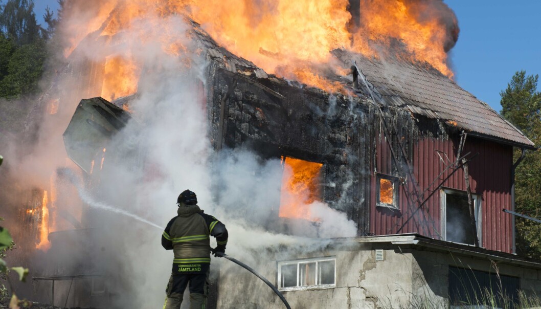 Den häftiga branden totalförstörde villan i Backe på bara någon timme Foto: Gunnar Bergström Den häftiga branden totalförstörde villan i Backe på bara någon timme Foto: Gunnar Bergström