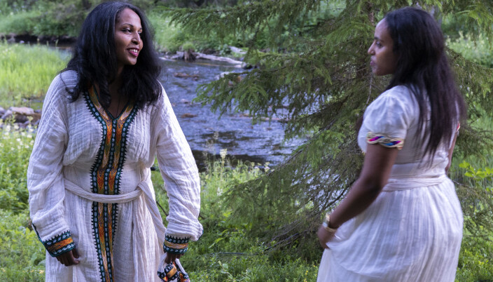 Rahel Mamo och Soliyana Weldemikal dansade en Tigriskdans. Rahel Mamo och Soliyana Weldemikal dansade en Tigriskdans.