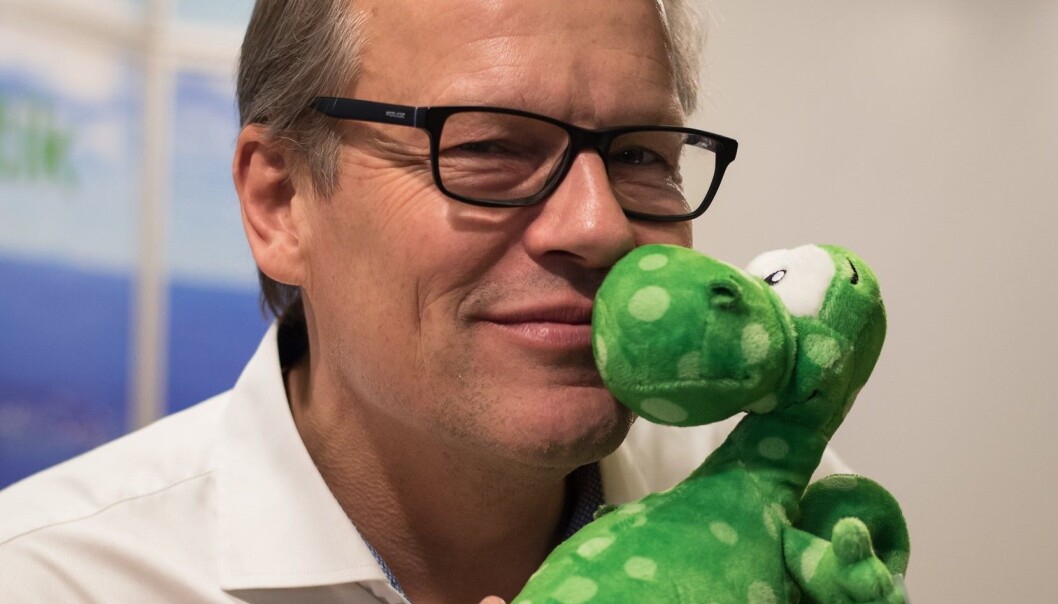 Curt Jonsson driver Storsjöodjurscentret i Svenstavik och arbetar aktivt med att fånga Odjuret på video. Foto: Karl Vertergård Curt Jonsson driver Storsjöodjurscentret i Svenstavik och arbetar aktivt med att fånga Odjuret på video. Foto: Karl Vertergård