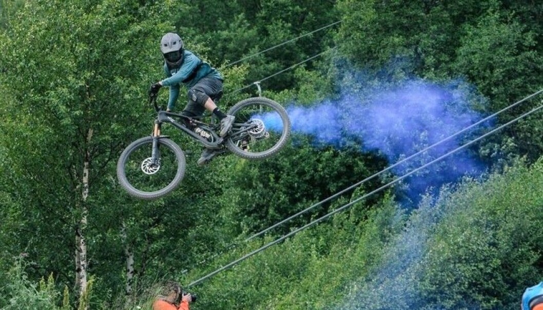 ”Whip it”: en fartfylld cykelshow med specialeffekter som drar mycket publik. Foto: Åre Bergscyklister ”Whip it”: en fartfylld cykelshow med specialeffekter som drar mycket publik. Foto: Åre Bergscyklister