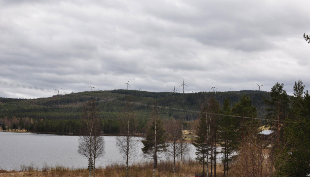 Jämtvind kommer att överklaga Bräcke kommuns beslut att stoppa vindkraftsetableringen utanför Kälarne. På bilden illustreras hur några av snurrorna skulle ut sett från Väster-Övsjö. FOTO: Jämtvind. Jämtvind kommer att överklaga Bräcke kommuns beslut att stoppa vindkraftsetableringen utanför Kälarne. På bilden illustreras hur några av snurrorna skulle ut sett från Väster-Övsjö. FOTO: Jämtvind.
