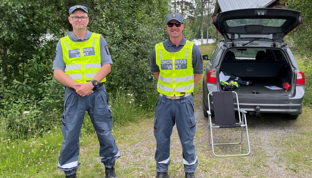 Janne Nilsson, t.v., och Marcus Olofsson, t.h., menar att många kollegor lägger uniformen åt sidan efter att avgifterna höjdes mitt i pandemin. Marcus själv är i valet och kvalet. Janne Nilsson, t.v., och Marcus Olofsson, t.h., menar att många kollegor lägger uniformen åt sidan efter att avgifterna höjdes mitt i pandemin. Marcus själv är i valet och kvalet.