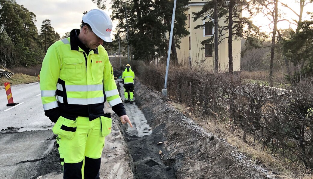 Vädersäkring av elektroniska ledningar. Vädersäkring av elektroniska ledningar.