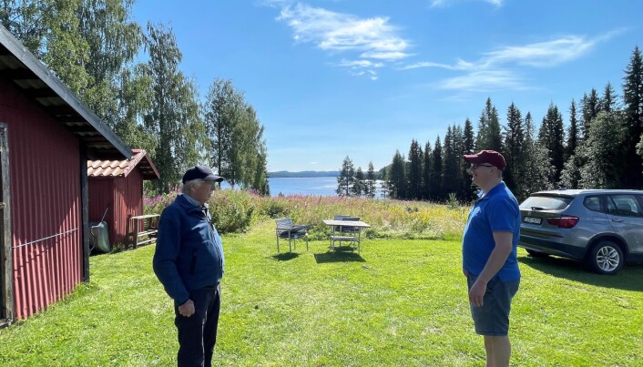 Göran Nordkvist och Tomas Persson är närboende till det planerade täktområdet. De vill att fler ska kunna njuta av Norrlands unika natur. Deras stora oror är att Stor-skirsjön, som glittrar i bakgrunden, och det vattensystem den ingår i, riskerar att förorenas om en bergtäkt verkar här i 20 år. Göran Nordkvist och Tomas Persson är närboende till det planerade täktområdet. De vill att fler ska kunna njuta av Norrlands unika natur. Deras stora oror är att Stor-skirsjön, som glittrar i bakgrunden, och det vattensystem den ingår i, riskerar att förorenas om en bergtäkt verkar här i 20 år.