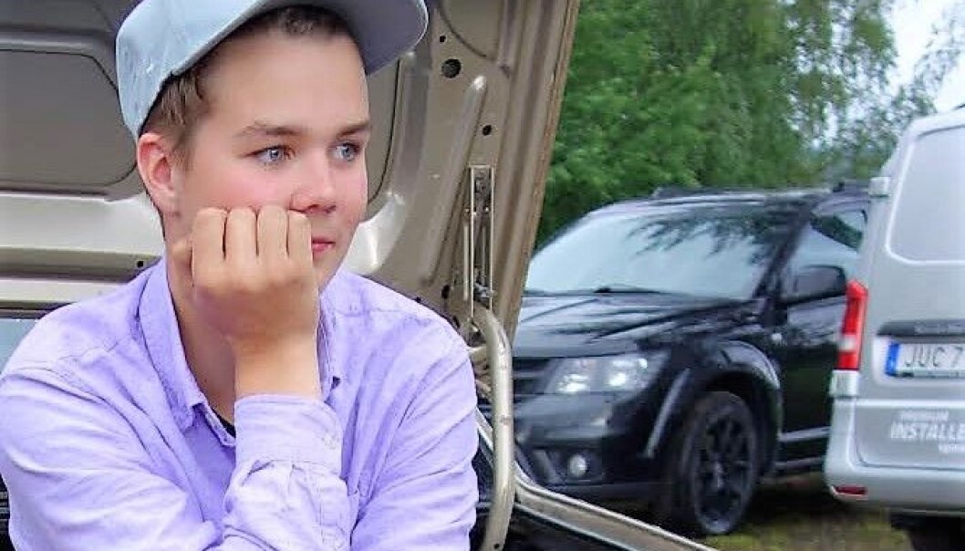 Alvin Rehnsbo gillar att skruva på fordon och har därför ordnat ett eget sommarjobb, som hittills gått bättre än förväntat. Alvin Rehnsbo gillar att skruva på fordon och har därför ordnat ett eget sommarjobb, som hittills gått bättre än förväntat.