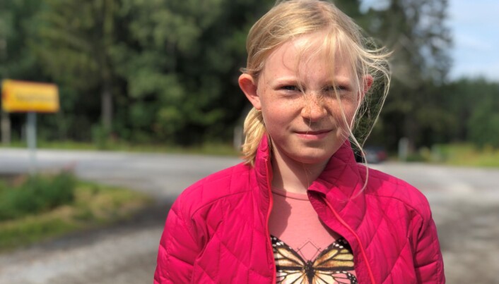 Agnes Israelsson är 11 år gammal och hon kan behöva korsa E14 för att ta sig till skolbussen. Agnes Israelsson är 11 år gammal och hon kan behöva korsa E14 för att ta sig till skolbussen.
