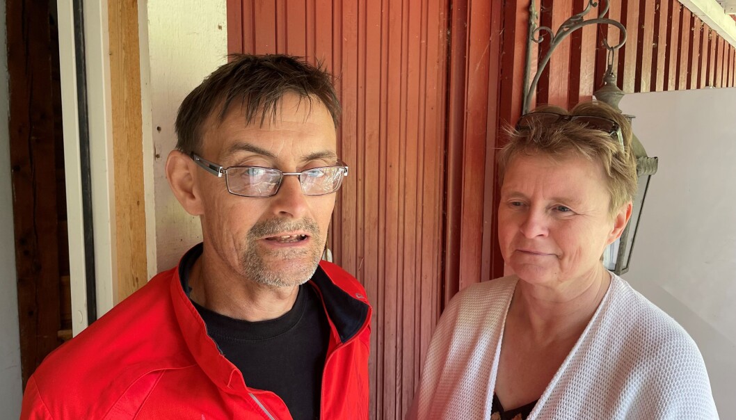 Föräldrarna Göran Matsson och Ann-Katrin Kvarnström är upprörda över bemötandet de fick när ambulanspersonal vägrade köra deras skadade son. Föräldrarna Göran Matsson och Ann-Katrin Kvarnström är upprörda över bemötandet de fick när ambulanspersonal vägrade köra deras skadade son.