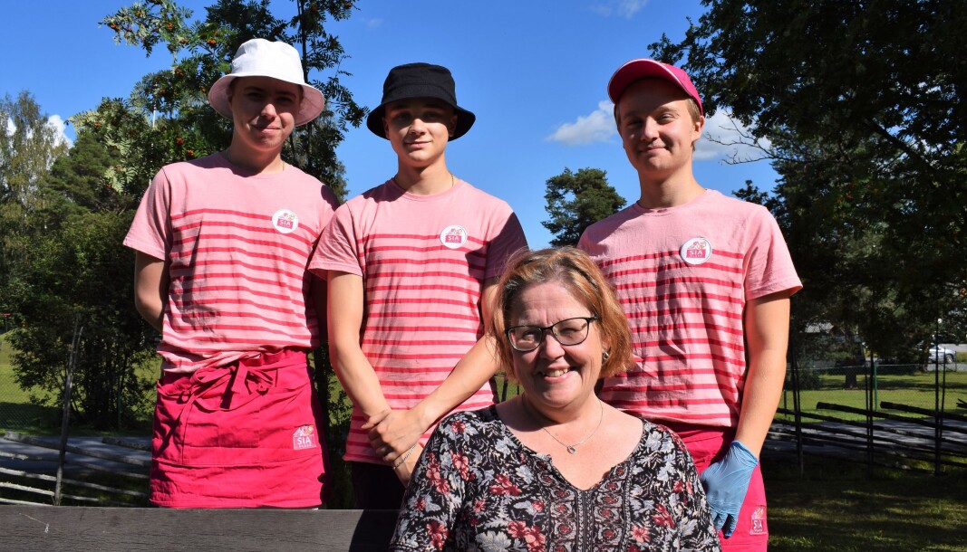 Margareta Persson har klivit in i glassbranschen denna sommar, som delägare i Glass Å Parken. Några av de sommarjobbande ungdomarna heter Jesper Friberg, Malte Ejnebrand samt Gabriel Hjelm Margareta Persson har klivit in i glassbranschen denna sommar, som delägare i Glass Å Parken. Några av de sommarjobbande ungdomarna heter Jesper Friberg, Malte Ejnebrand samt Gabriel Hjelm
