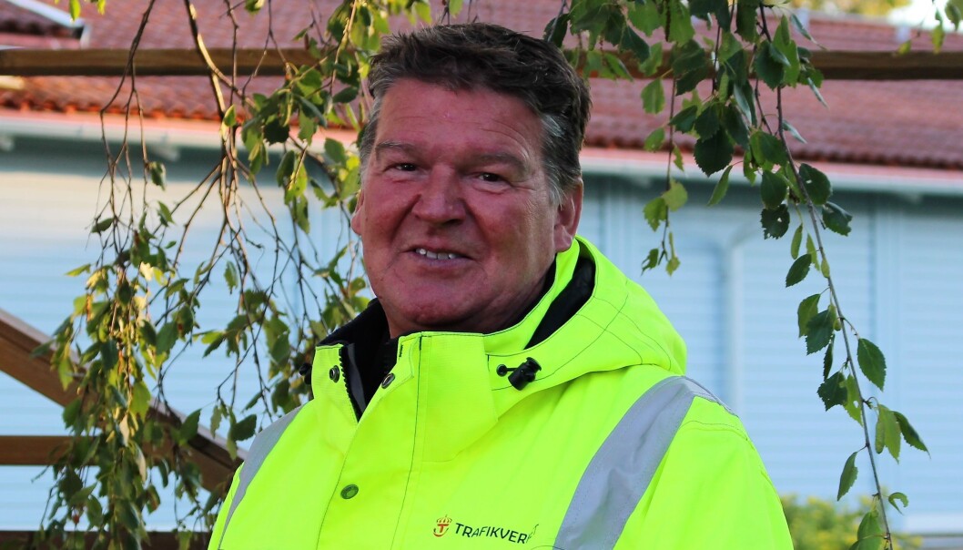 John Löfgren på Trafikverket menar att omledningsvägens skick inte har något att göra med att en lastbil körde i diket i lördags. Att folk kör över bron trots att den är avstängd ser han som alarmerande. Foto: John Löfgren John Löfgren på Trafikverket menar att omledningsvägens skick inte har något att göra med att en lastbil körde i diket i lördags. Att folk kör över bron trots att den är avstängd ser han som alarmerande. Foto: John Löfgren