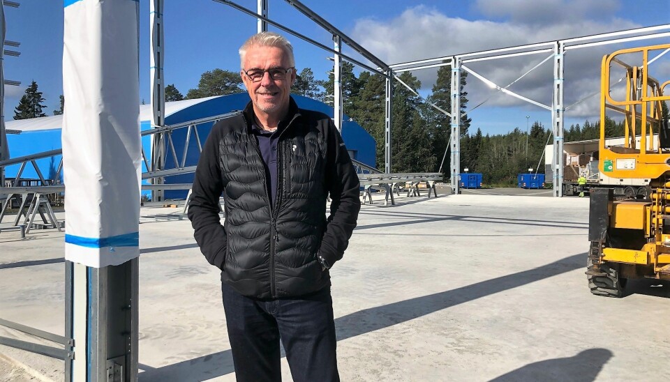 Arbetet med en ny padelhall i Nälden pågår för fullt. I oktober ska den vara klar. Detta tack vare företagaren Nils-Åke Hallströms som tagit initiativet och som finansierar den nya hallen.