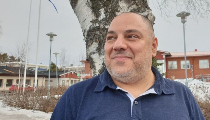 Mahmoud Addas är skolskjutshandläggare på Krokoms kommun. Han stängde av sin telefon dagen före skolstart så de föräldrar som inte fått besked om skoltaxi för sina barn kunde inte nå ansvarig på kommunen. Mahmoud Addas är skolskjutshandläggare på Krokoms kommun. Han stängde av sin telefon dagen före skolstart så de föräldrar som inte fått besked om skoltaxi för sina barn kunde inte nå ansvarig på kommunen.