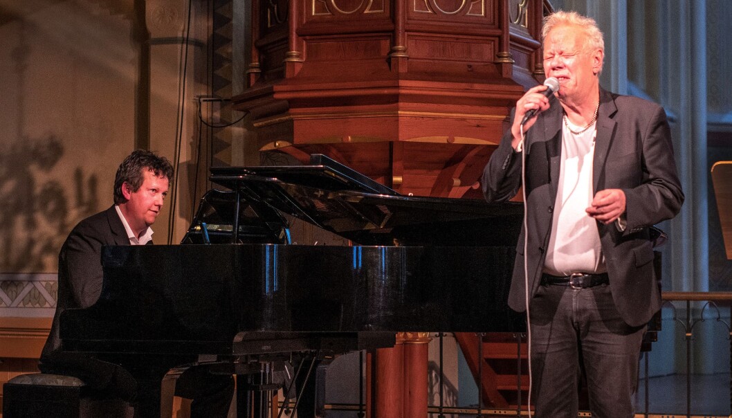 Publiksuccé när Staffan Löwenberg, sång och Anders Nilsson vid flygeln konserterade på torsdagen i en överfull Ovikens nya kyrka. Publiksuccé när Staffan Löwenberg, sång och Anders Nilsson vid flygeln konserterade på torsdagen i en överfull Ovikens nya kyrka.
