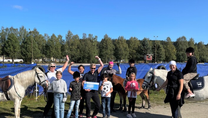 Strömsunds Ridklubb blev lyckliga vinnare av det utlottade priset på 5000 kronor. Strömsunds Ridklubb blev lyckliga vinnare av det utlottade priset på 5000 kronor.