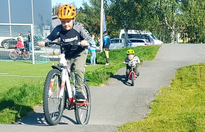 Erik Undin, snart 7 år och hans lillebror Arvid Undin 3 år gillade pumptracken. Erik Undin, snart 7 år och hans lillebror Arvid Undin 3 år gillade pumptracken.