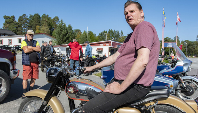 – Det är en klassisk engelsk båge, BSA Gold Star 650 A-10 från 1959, berättar Magnus Johansson från Åsarna. – Det är en klassisk engelsk båge, BSA Gold Star 650 A-10 från 1959, berättar Magnus Johansson från Åsarna.