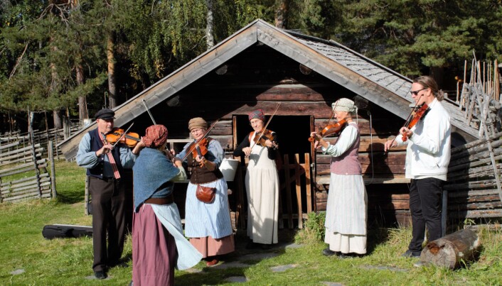 Stilenlig musik utövades vid fäboden. Stilenlig musik utövades vid fäboden.