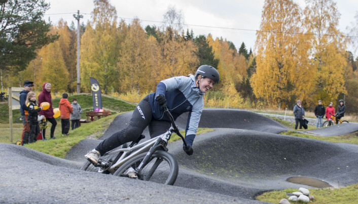 Elitcyklisten Elina Davidsson visade upp sina kunskaper under invigningsdagen. Elitcyklisten Elina Davidsson visade upp sina kunskaper under invigningsdagen.