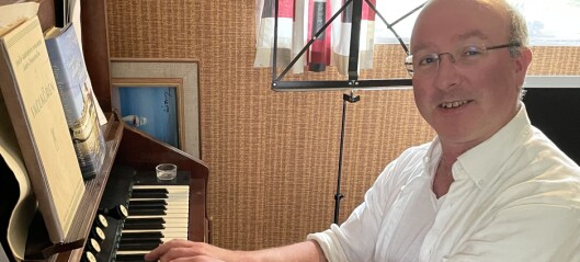 Årets Hans-Erik Dahlgren-stipendiat Mikael Rönnberg sjunger opera i Lorås älgslakteri